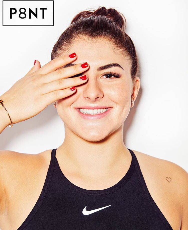 Bianca Andreescu Wearing Red Nail Polish Wallpaper