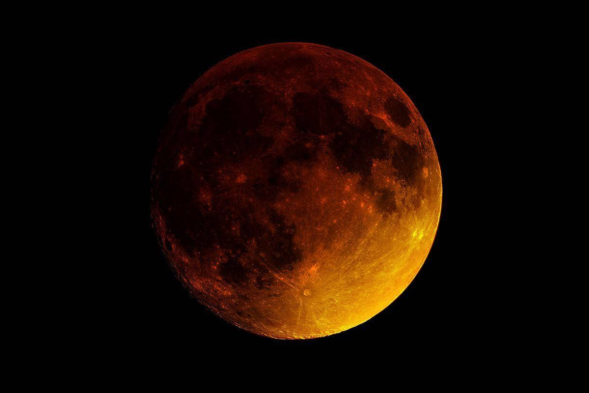 Big Lunar Eclipse Wallpaper