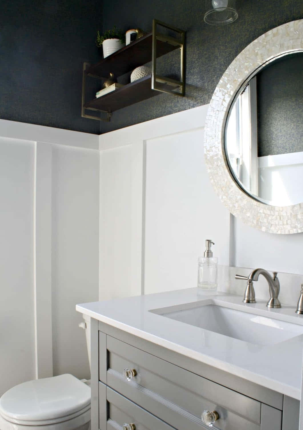 Black And White Bathroom Minimal Design Wallpaper
