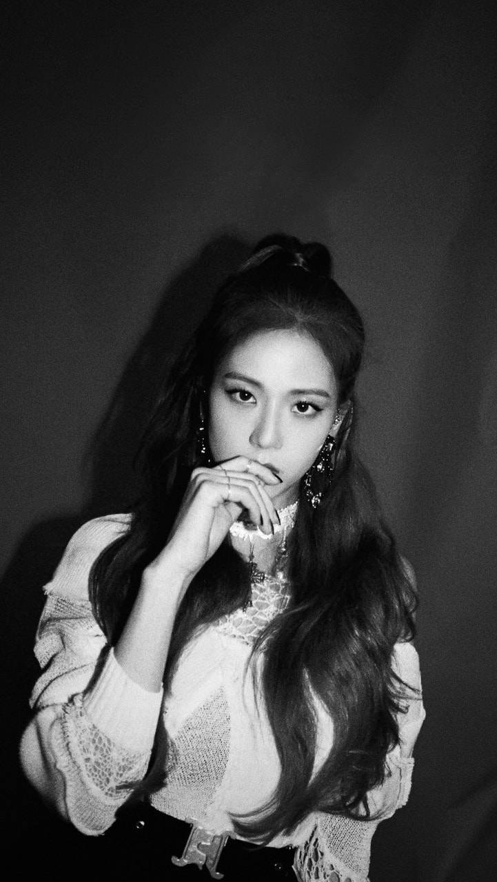 Black And White Jisoo Cute Long Hair Wallpaper