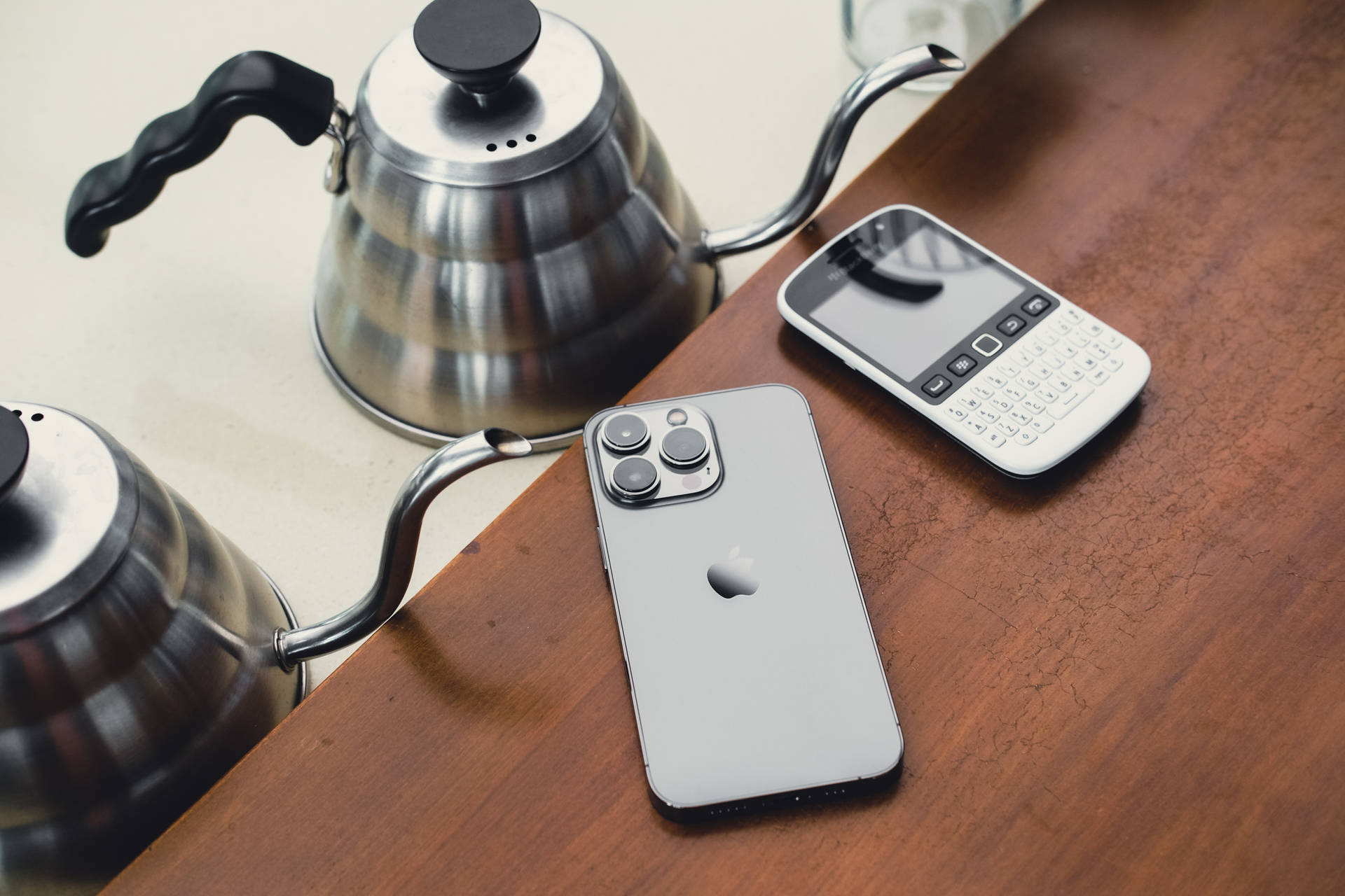 Blackberry And Iphone Wallpaper | WallpapersOK, image size:1920x1280