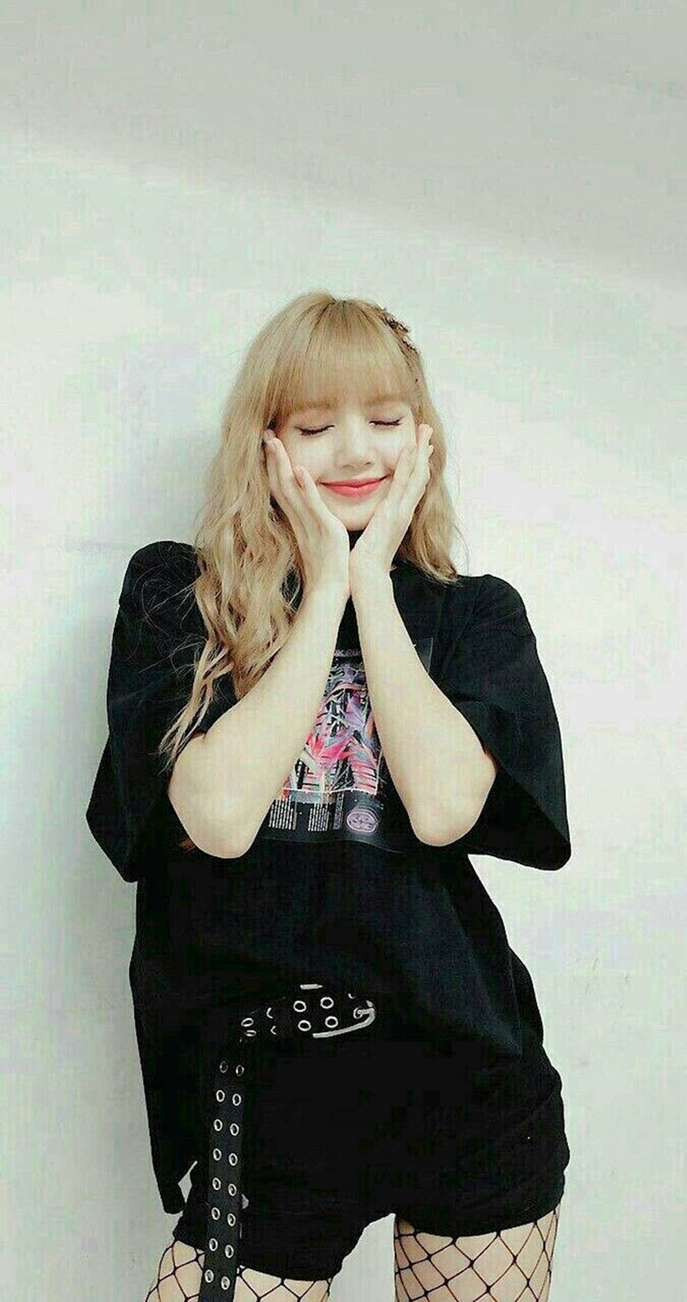 Blackpink Cute Lisa Manobal Pose Wallpaper