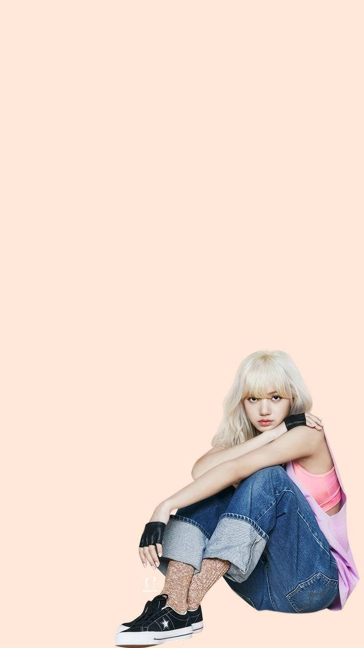 Blackpink Lisa Sitting Wallpaper