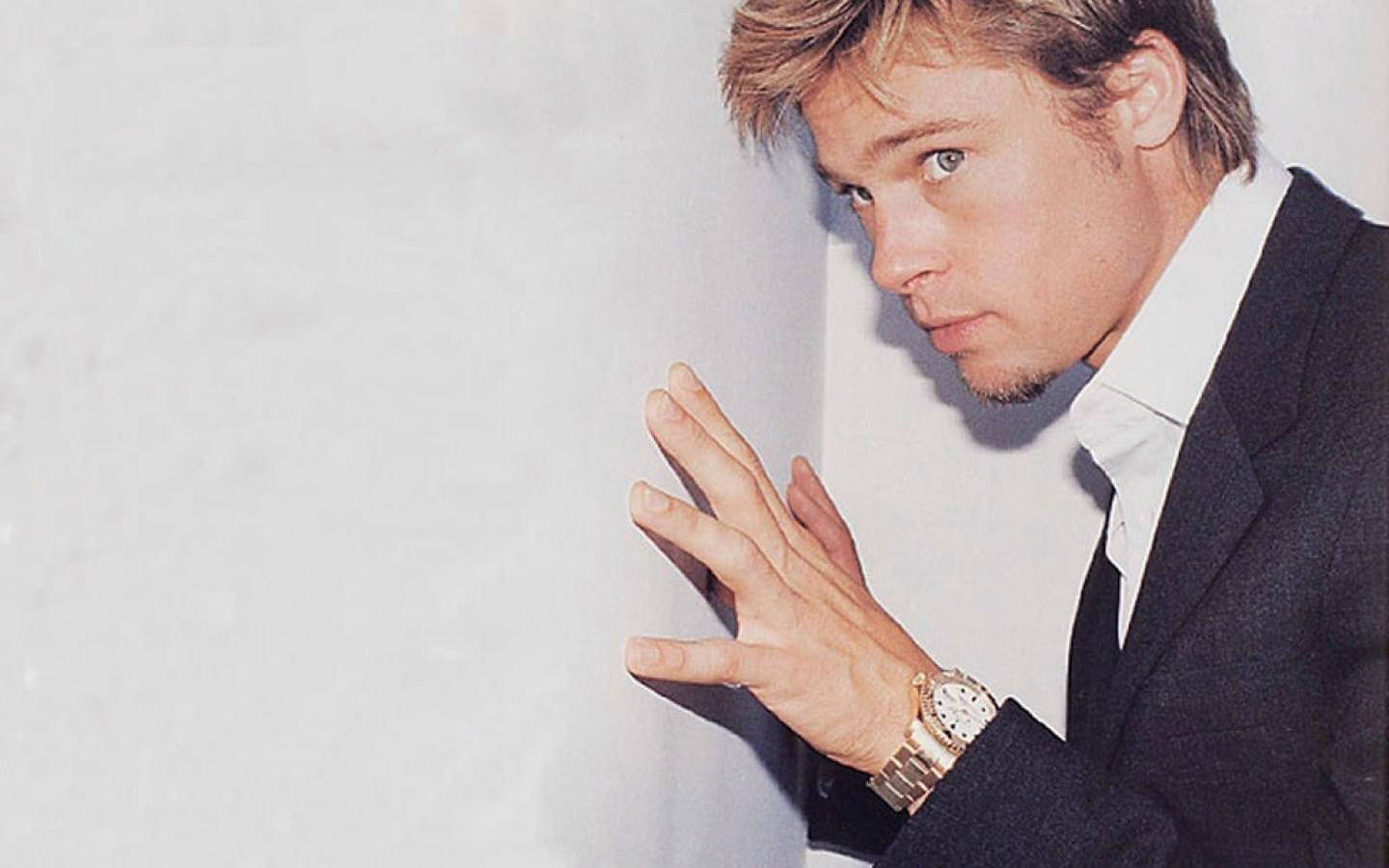 Brad Pitt At White Wall Wallpaper