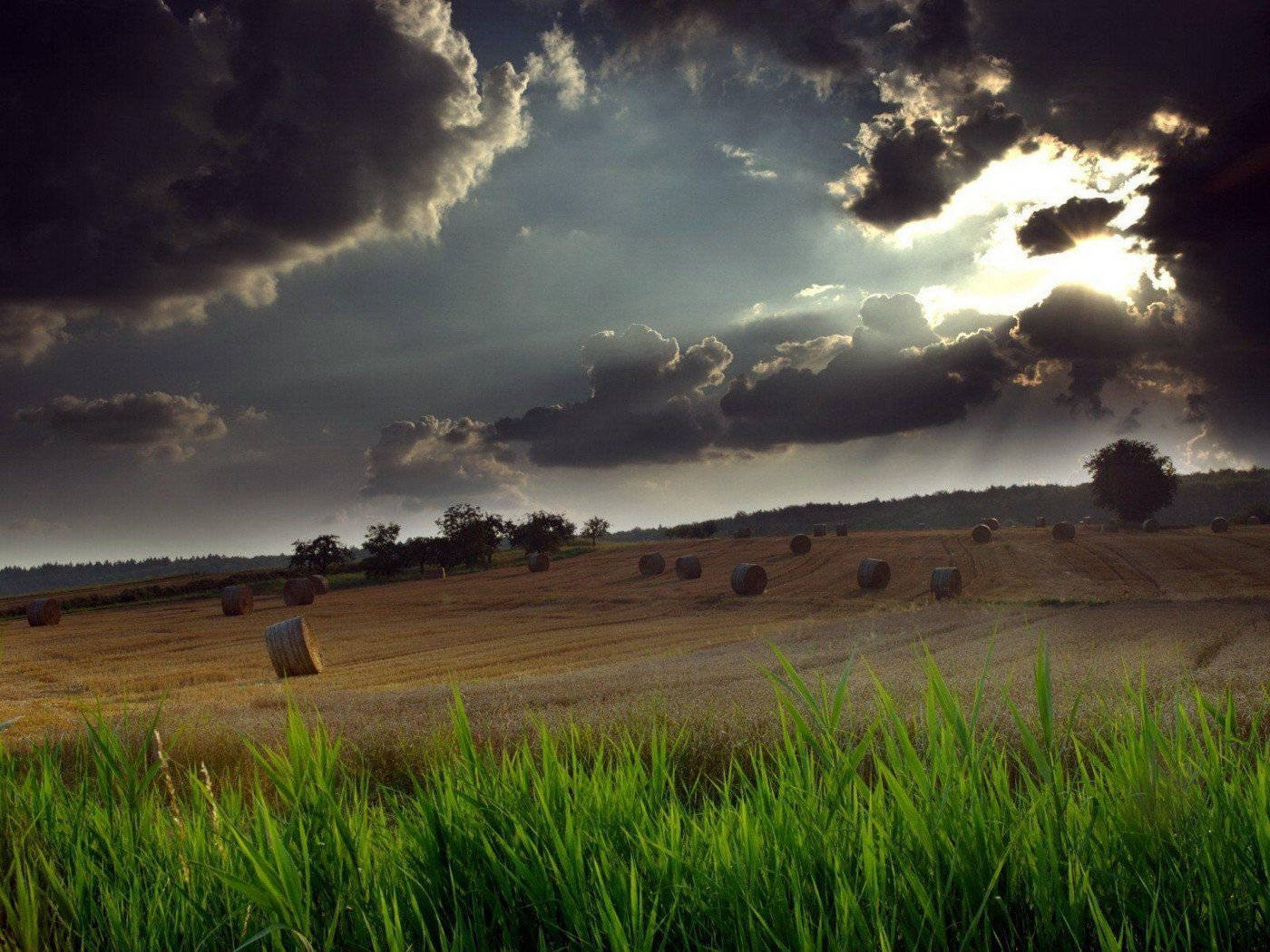 Breaking Thunderstorm Wallpaper