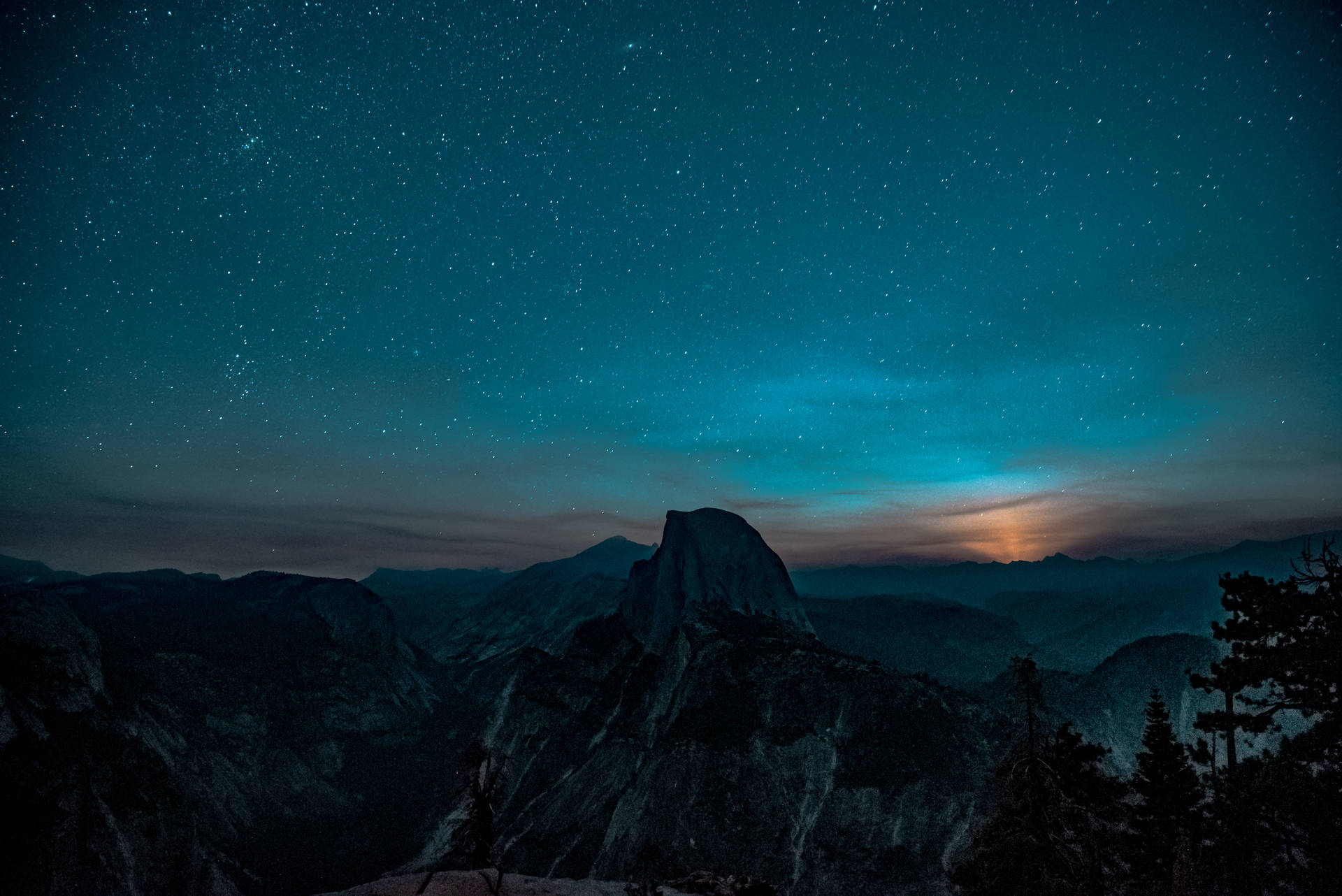 Breathtaking View Of Yosemite Valley Wallpaper