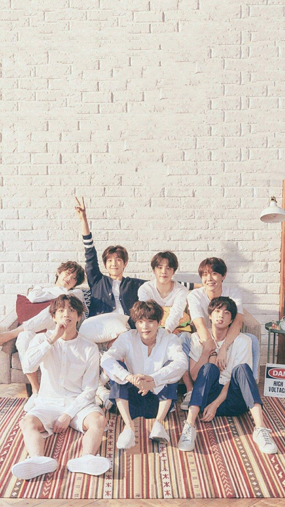 Bts 2020 Aesthetic Group Photo Wallpaper