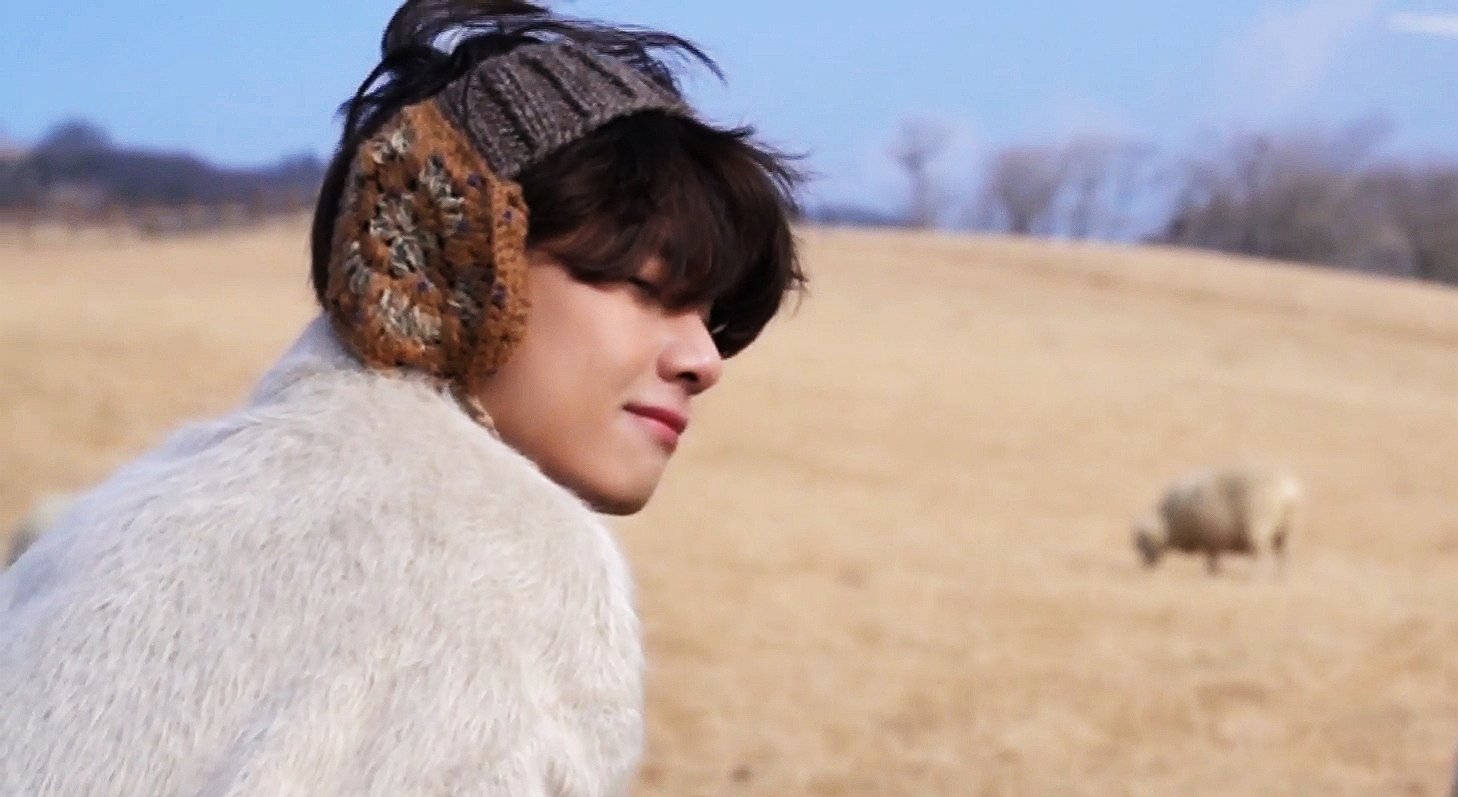 Bts V Knitted Earmuffs Wallpaper