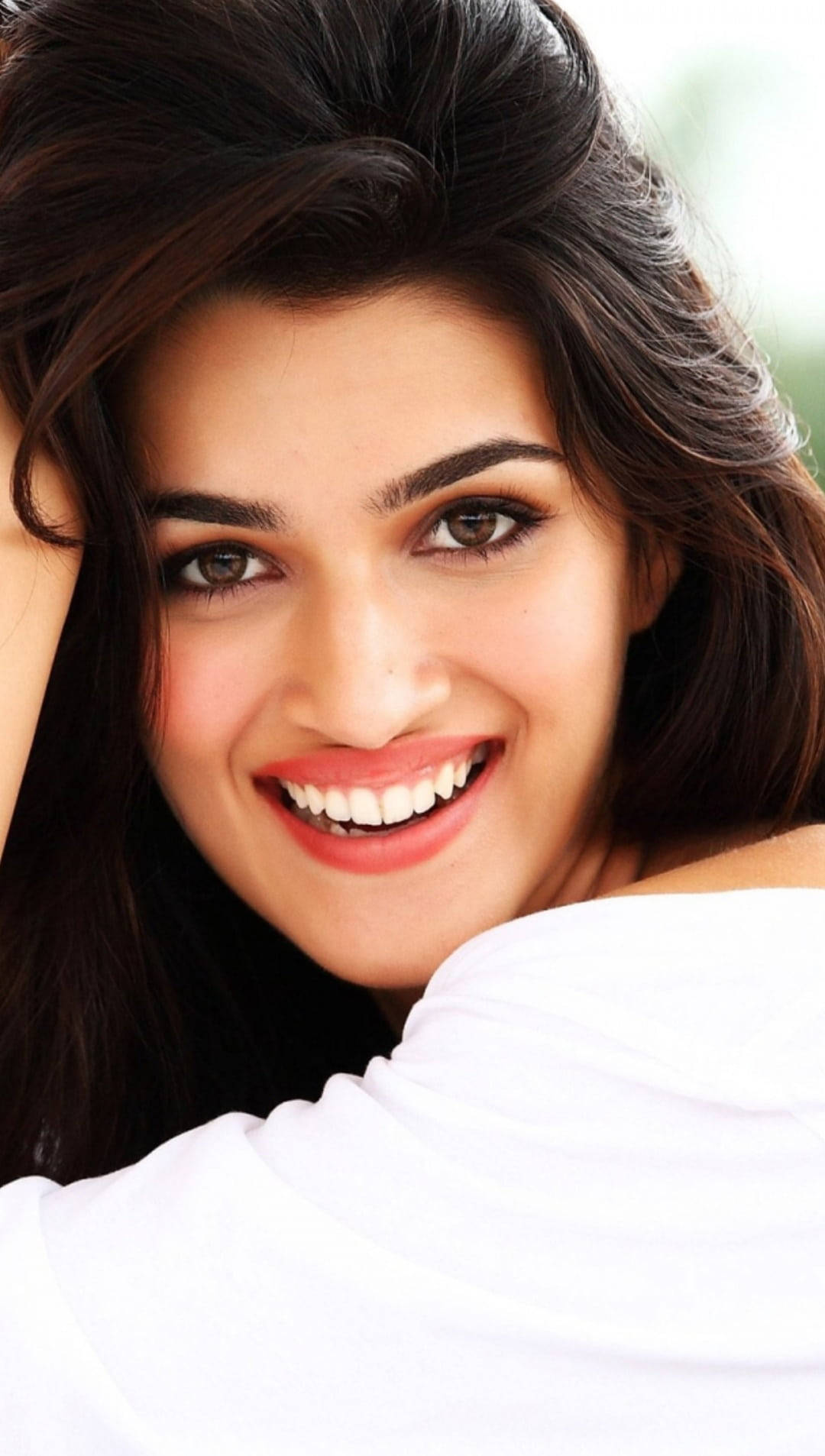 Caption: Exquisite Simplicity! Kriti Sanon Shines In High-definition Clarity. Wallpaper