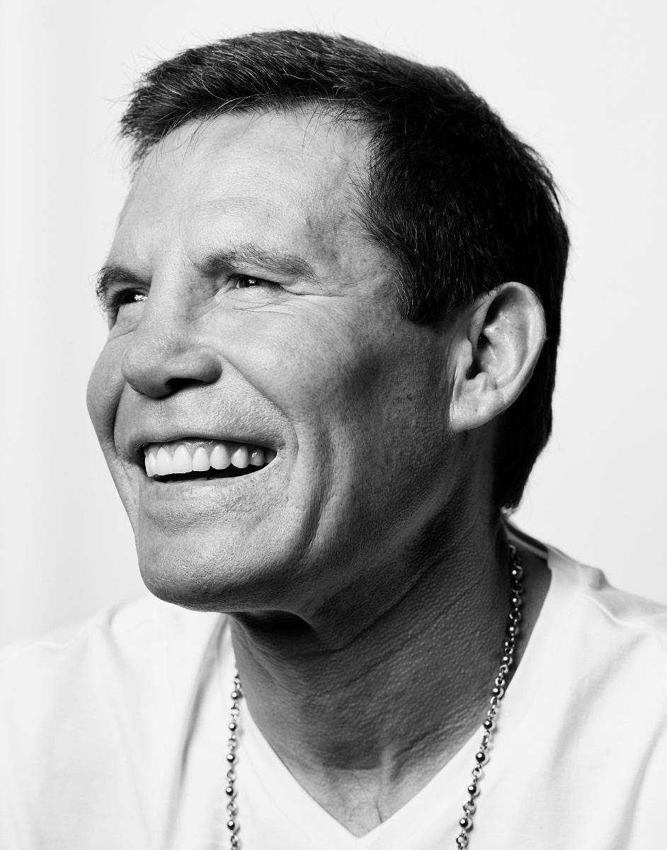 Caption: Legendary Boxer Julio Cesar Chavez Portrait Wallpaper