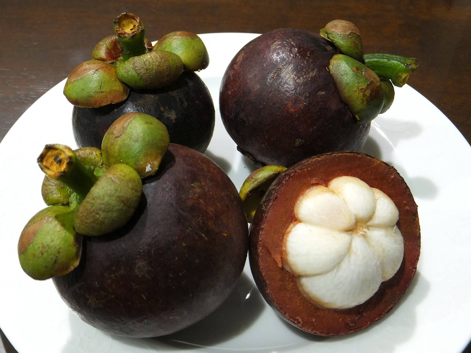 Caption: Luscious Mangosteen Fruit From Costa Rica Wallpaper