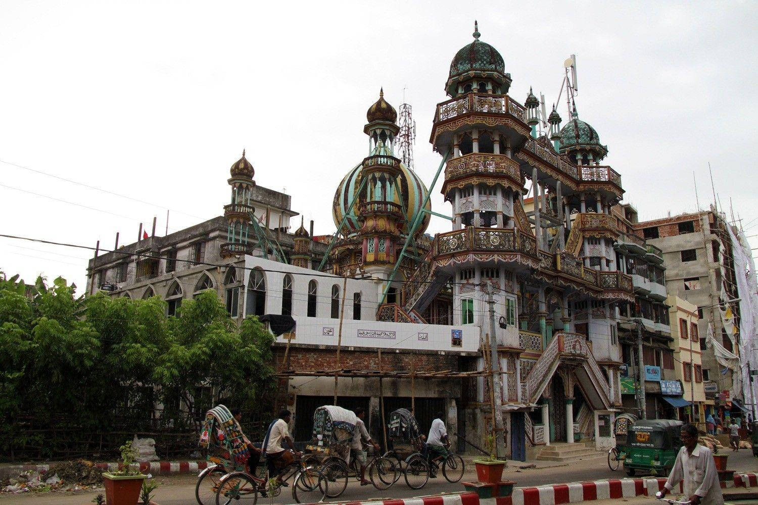 Caption: Majestic Chandanpura Masjid In Dhaka Wallpaper