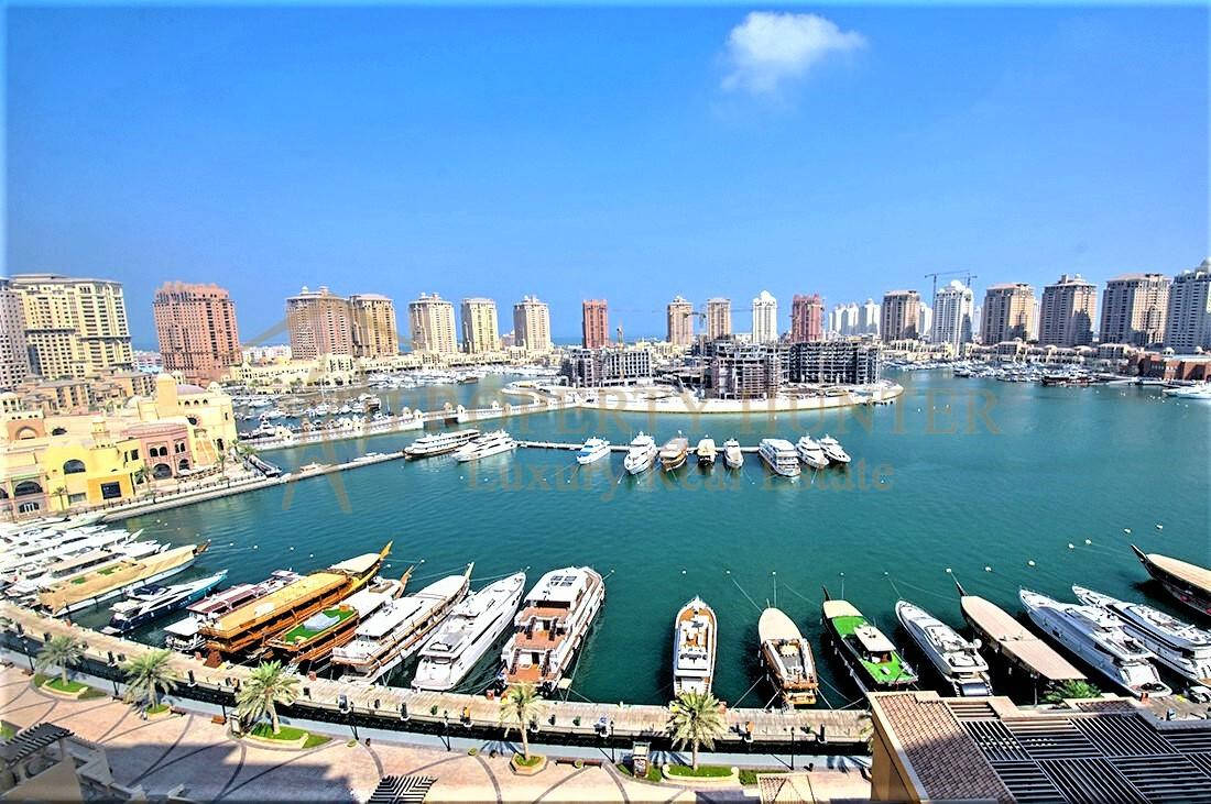 Caption: Majestic View Of The Pearl-qatar Residential Area Wallpaper