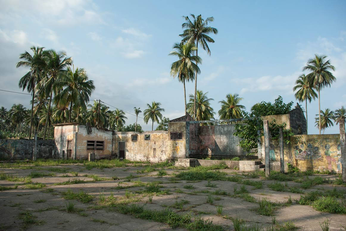 Caption: Vintage Architecture Of Sao Tome And Principe Wallpaper