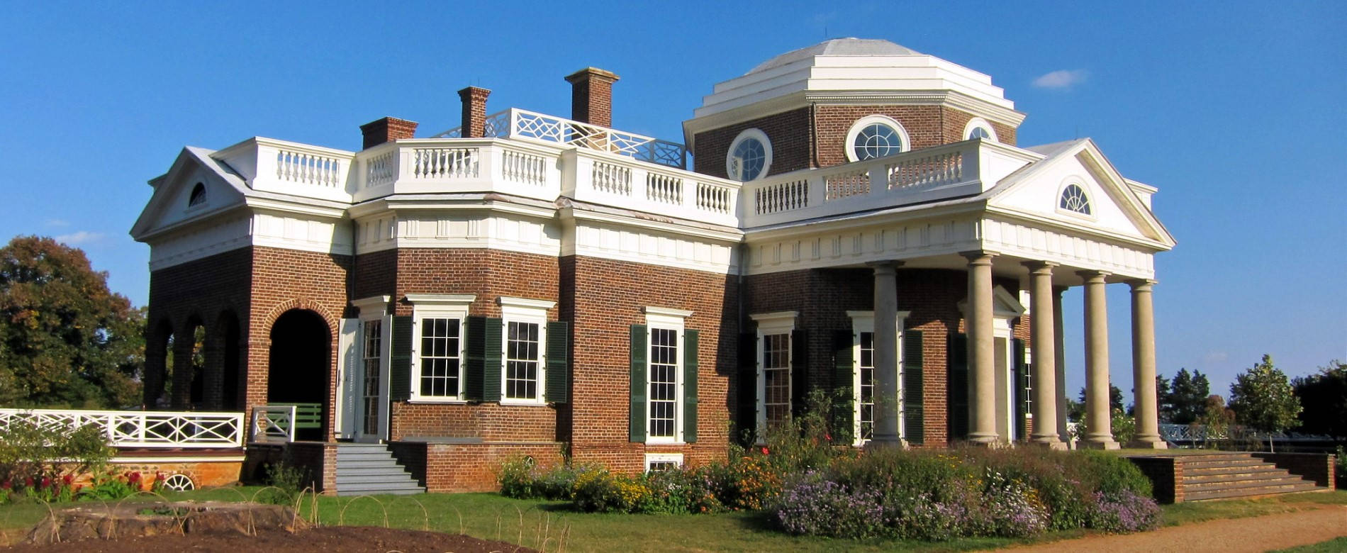 Captivating View Of Majestic White-topped Monticello Wallpaper