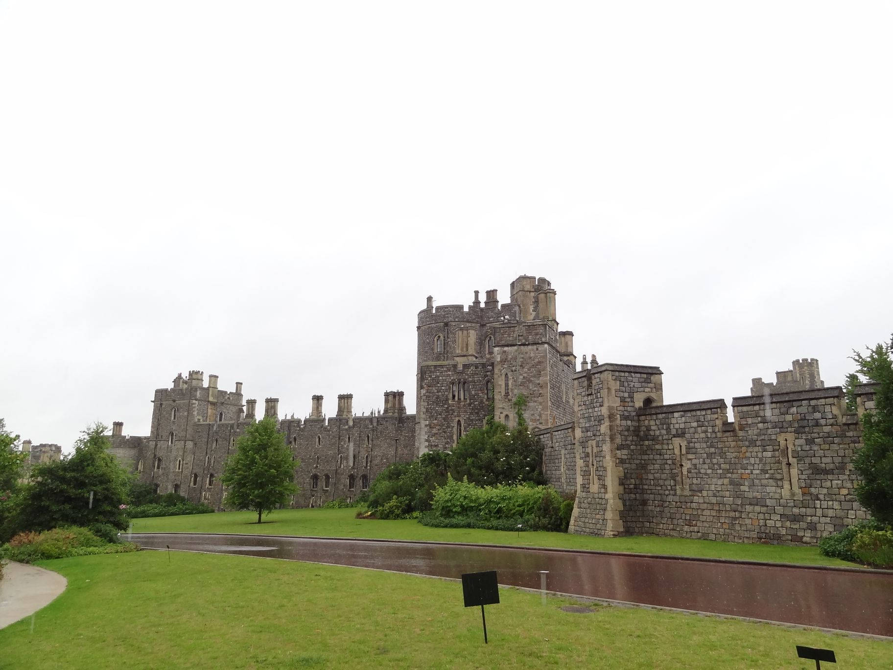 Capturing Majesty: Windsor Castle In England Wallpaper