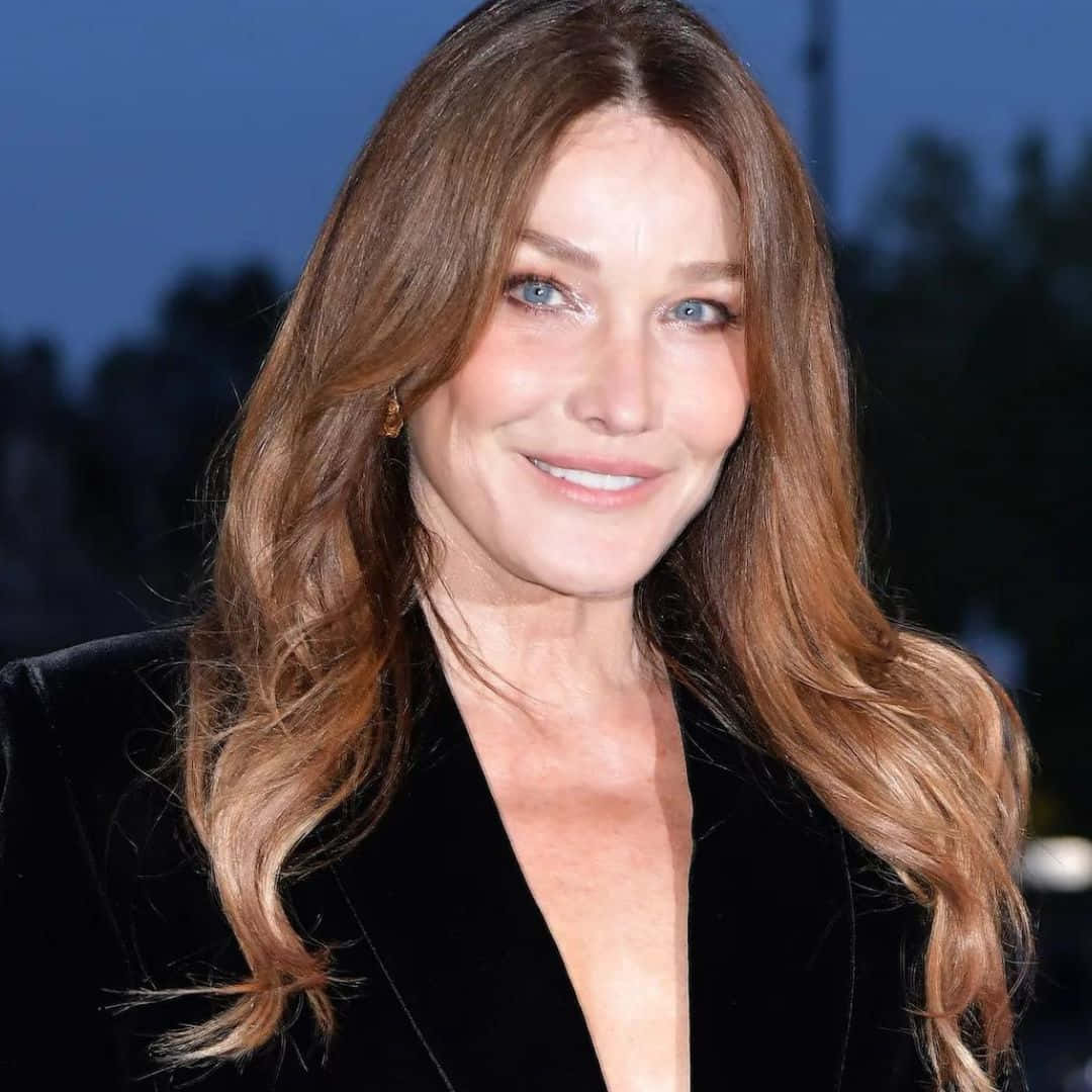 Carla Bruni In An Elegant Portrait Wallpaper