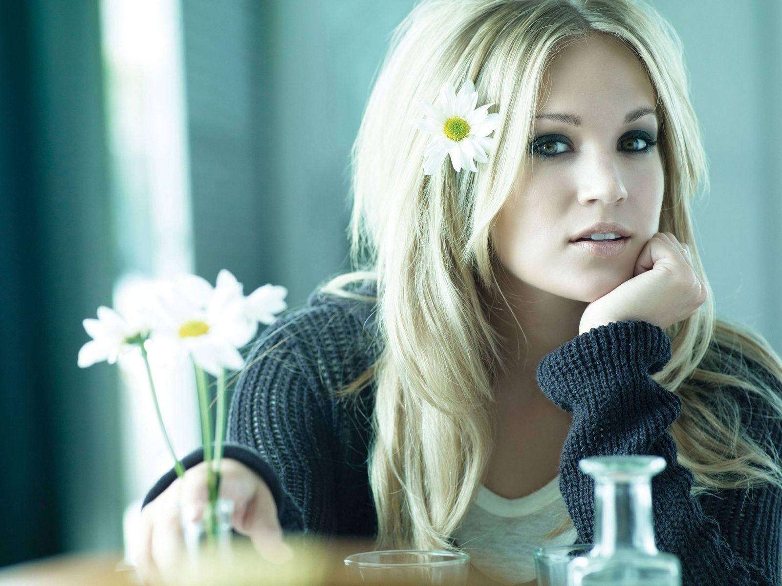 Carrie Underwood With Flowers Wallpaper