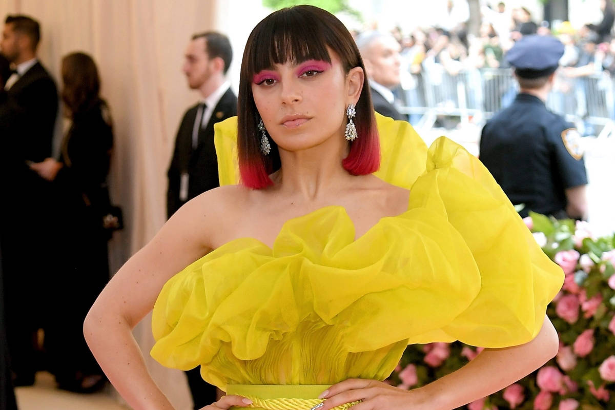 Charli Xcx At Met Gala Wallpaper