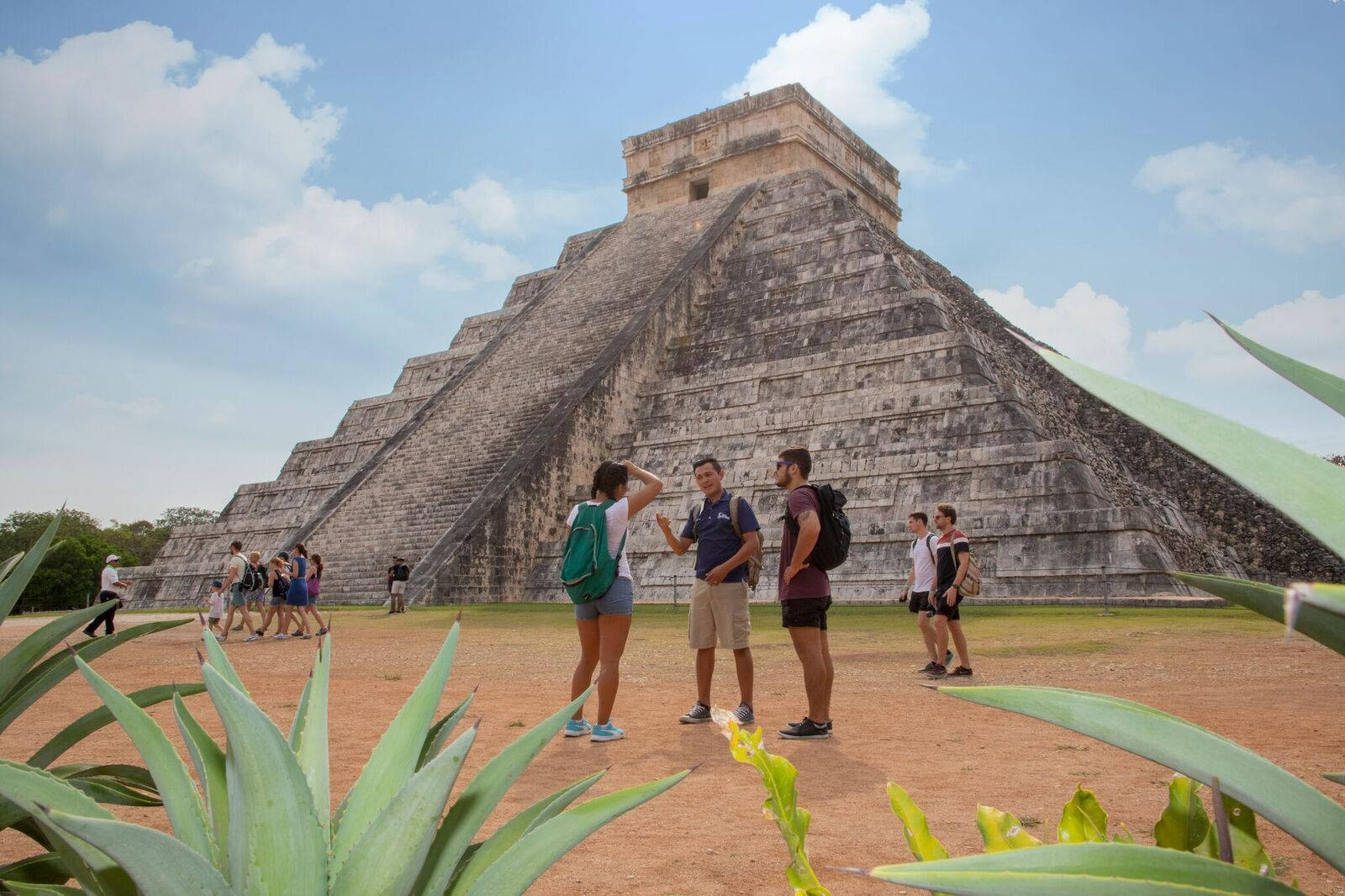 Chichen Itza Traveling Friends Wallpaper