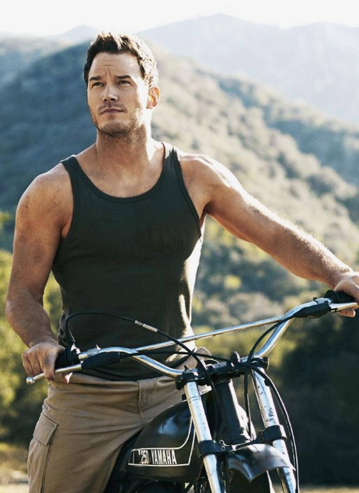 Chris Pratt Motorcycle Hunk Wallpaper