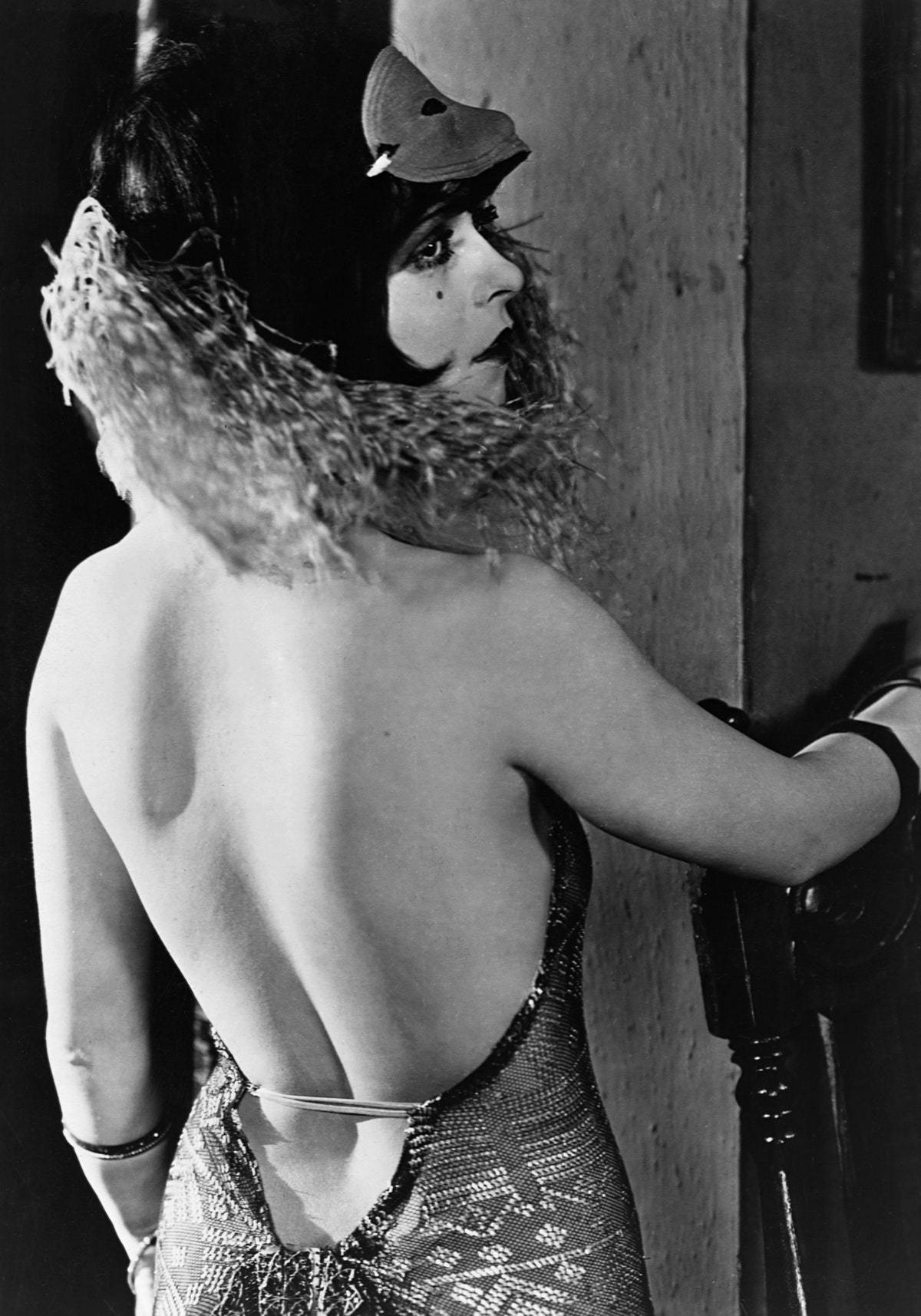 Clara Bow Sexy Back Wallpaper