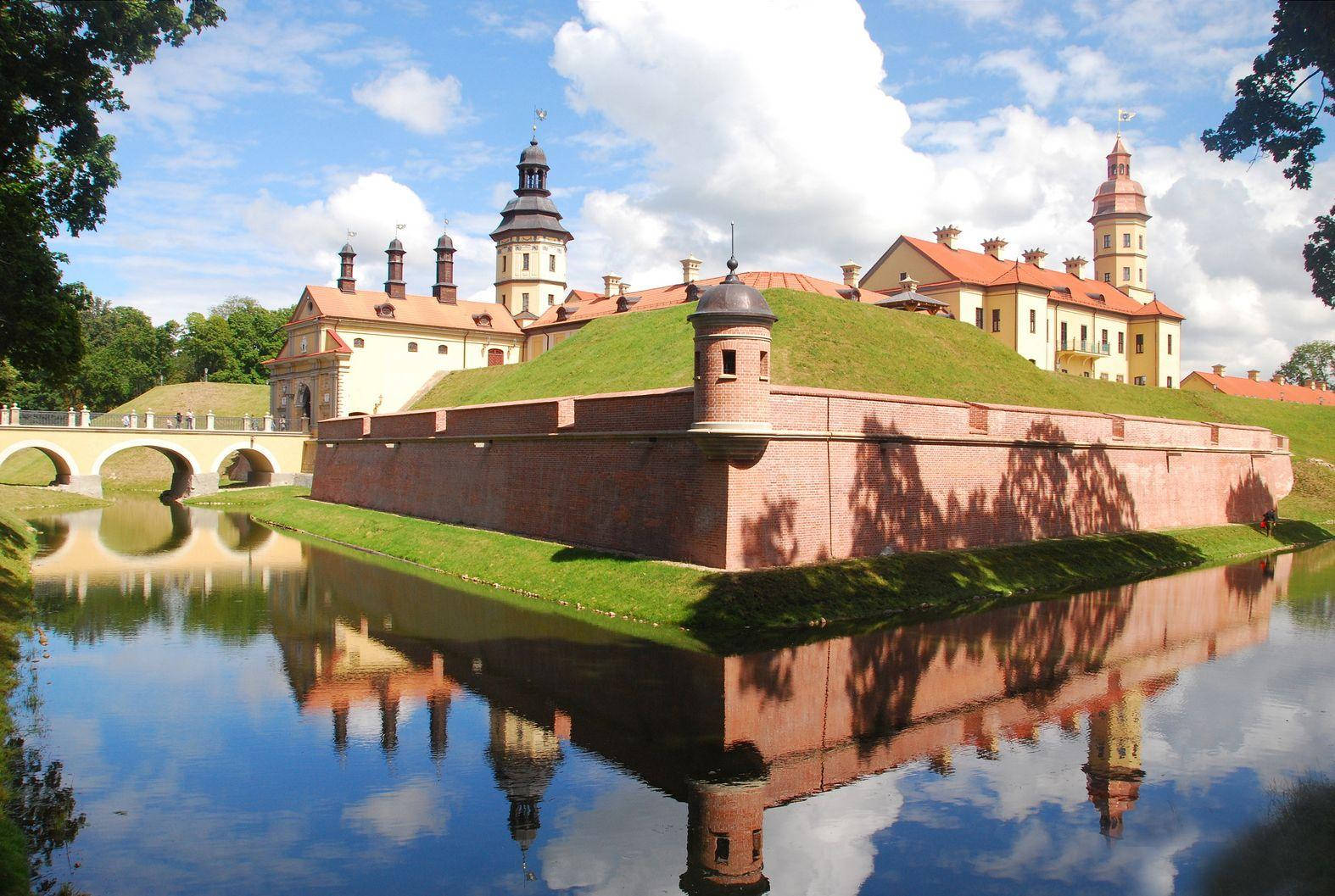 Clear Belarus Castle Lake Wallpaper