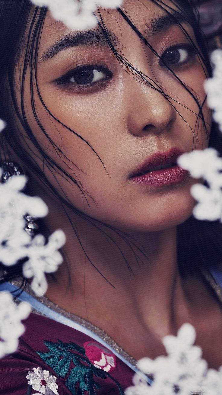 Close-up Of Beautiful Asian Women Wallpaper