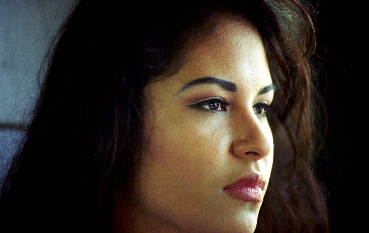 Closeup Selena Quintanilla Wallpaper