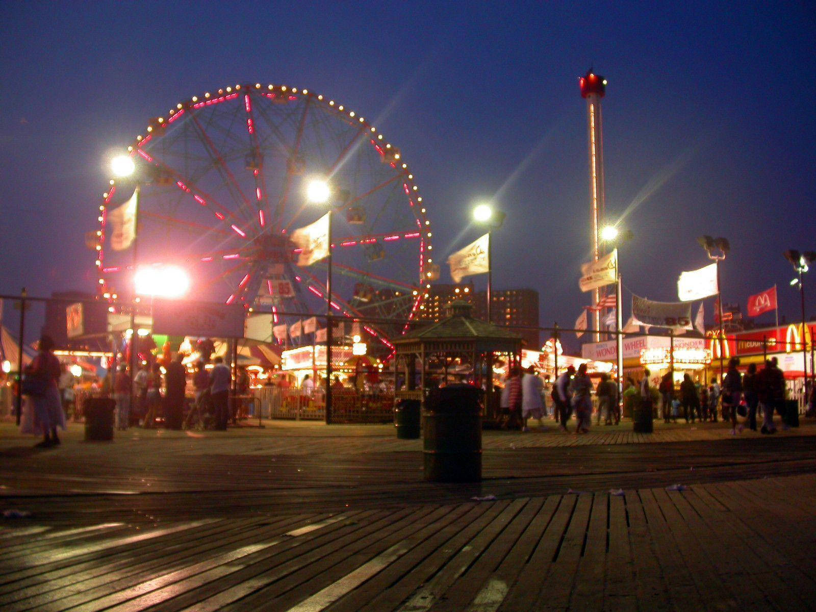 Coney Island Wonder Wheel Lights Wallpaper