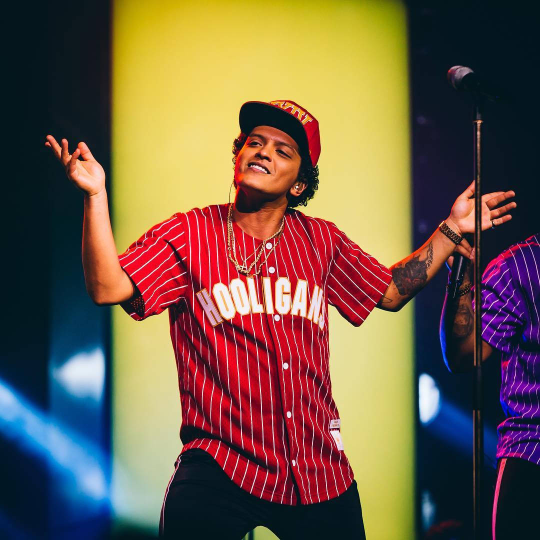 Cool Bruno Mars Live On Stage Wallpaper