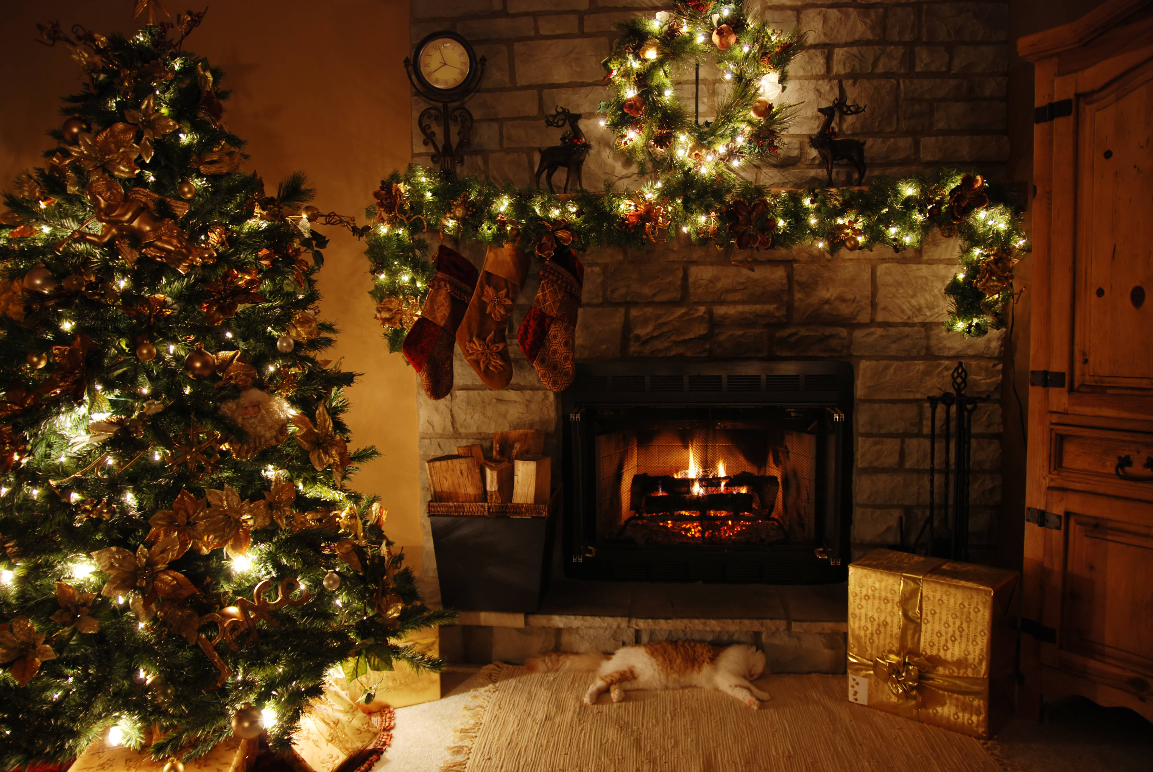 Cool Christmas Home Setup Desktop Wallpaper