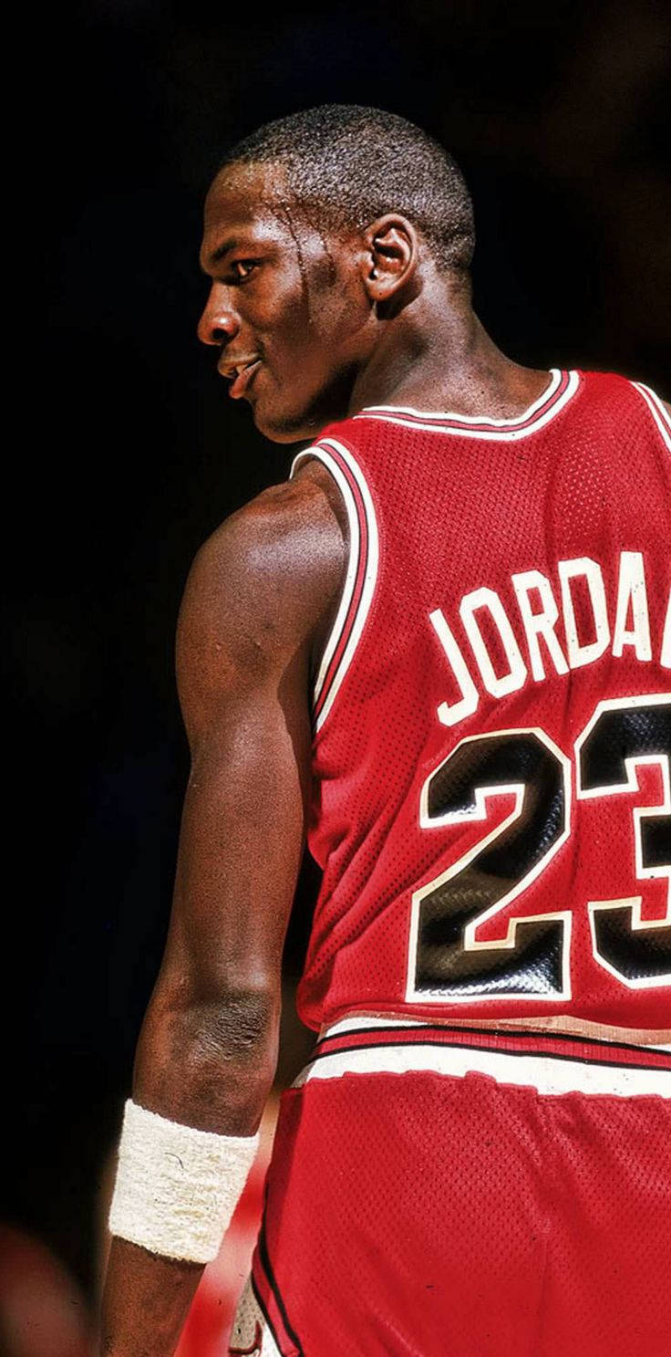 Cool Looking-over-shoulder Michael Jordan Wallpaper