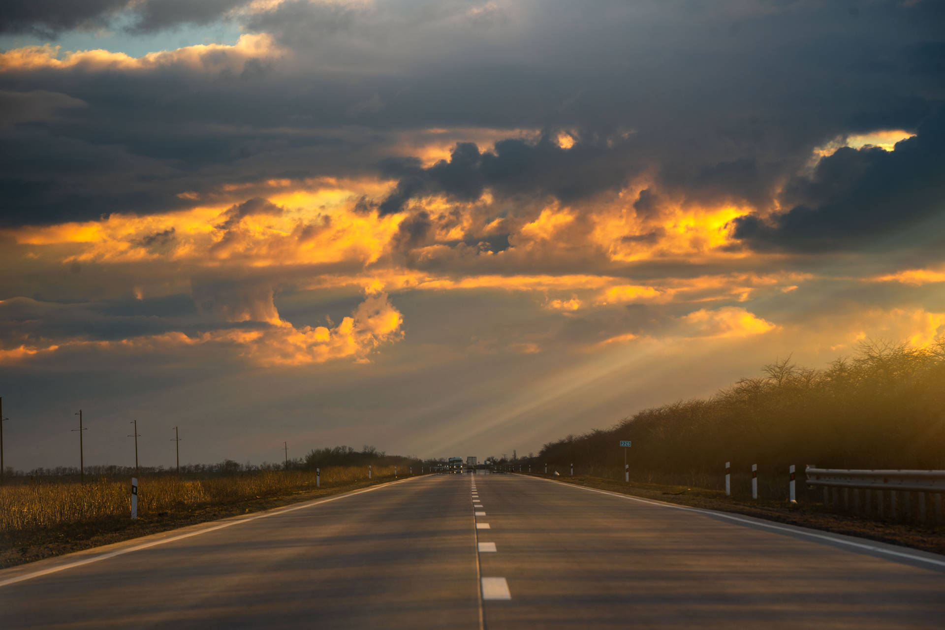 Country Road With Cloud Aesthetic Sky Wallpaper