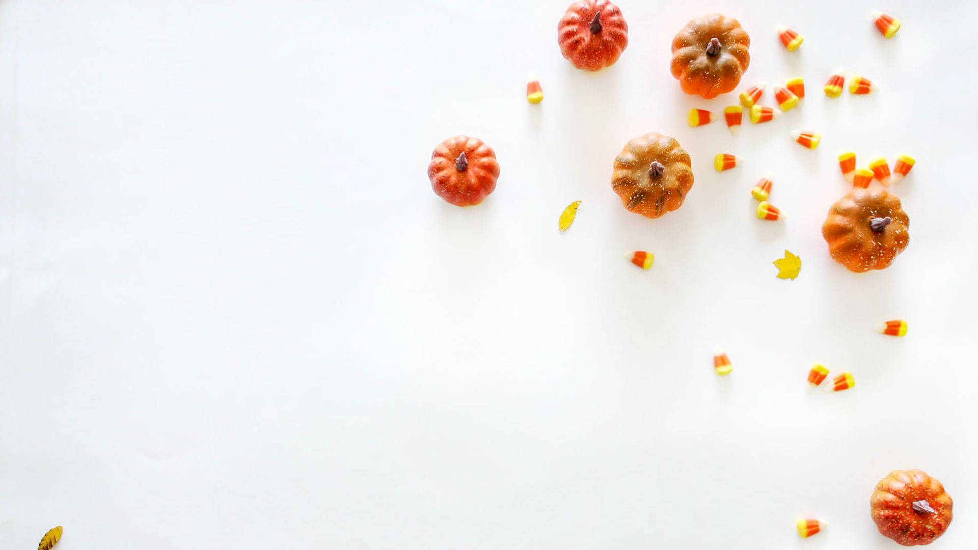 Cute Aesthetic Halloween Small Pumpkins Wallpaper