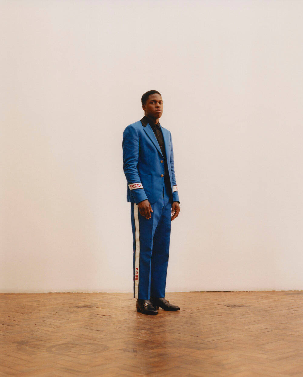 Daniel Caesar In Blue Suit Wallpaper