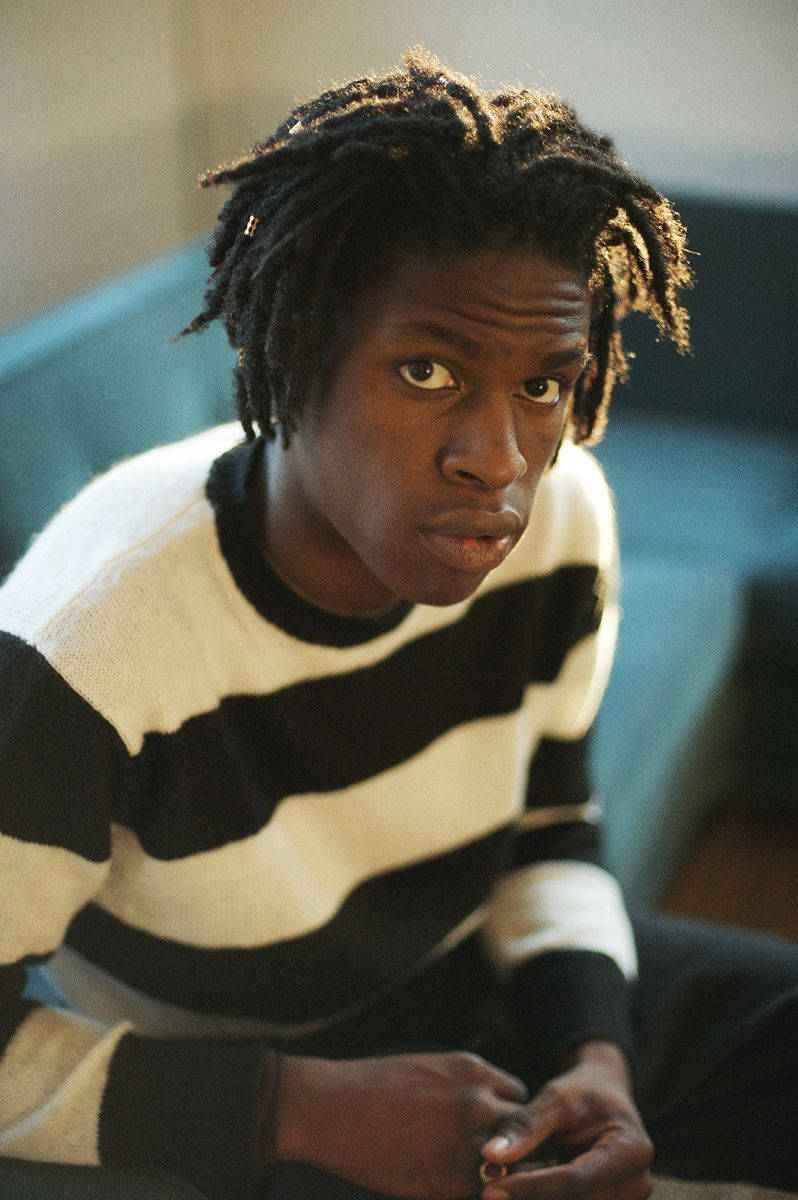 Daniel Caesar In Striped Shirt Wallpaper