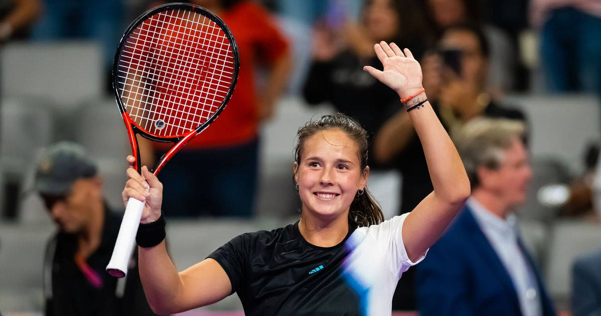 Daria Kasatkina Acknowledges The Crowd Wallpaper