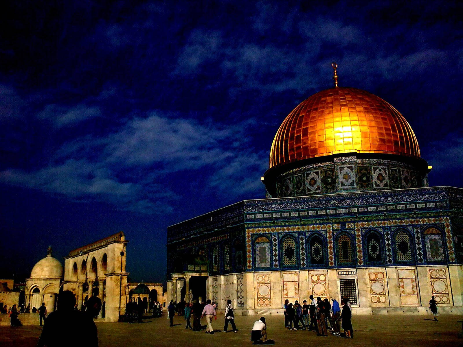 Darkened Dome Of The Rock Wallpaper