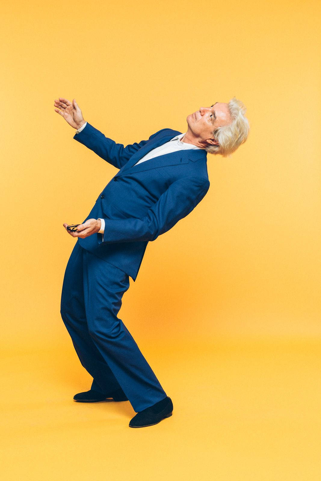 David Byrne Back Bend Creative Photography Wallpaper