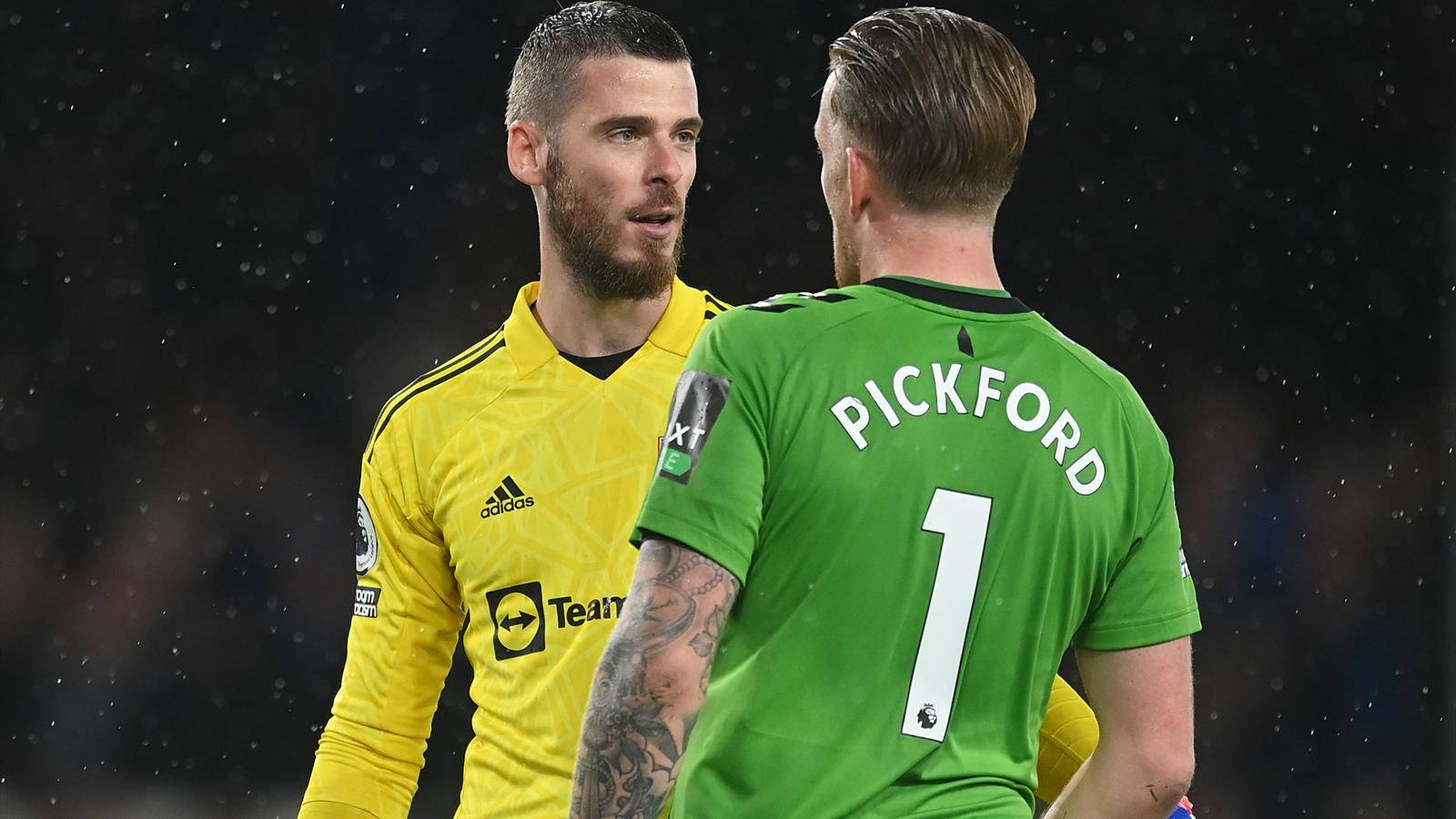 David De Gea Facing Jordan Pickford Wallpaper