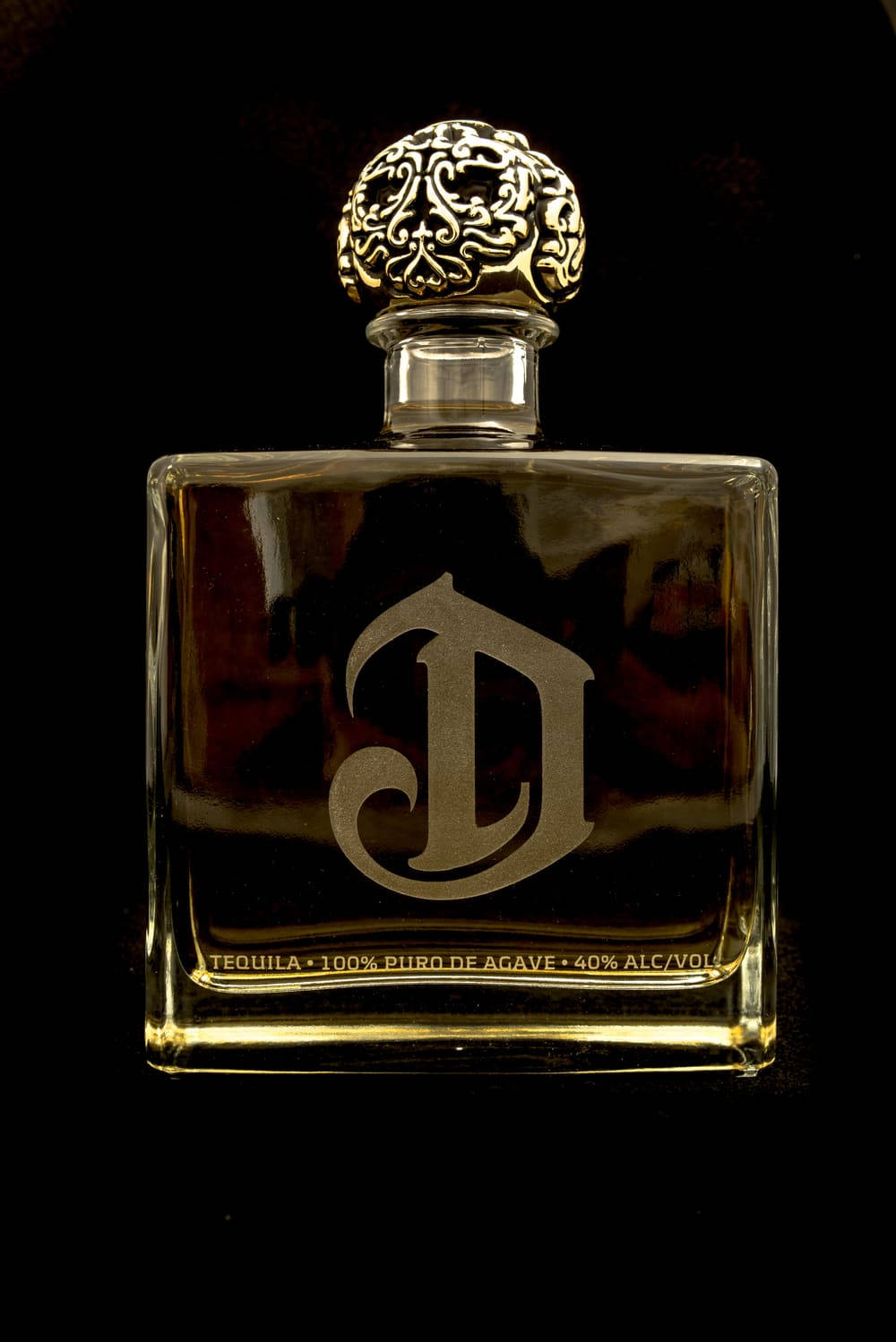 Deleón Tequila Dark Golden Bottle Wallpaper