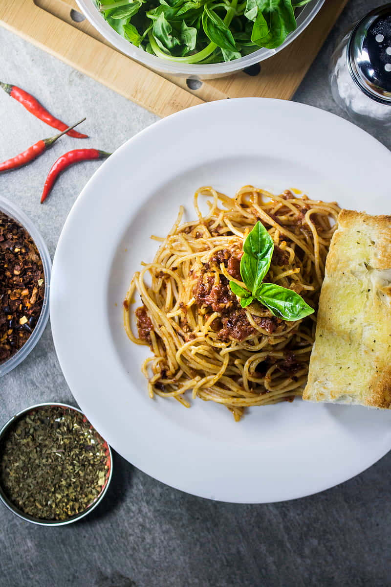 Delicious Spaghetti Meal Wallpaper