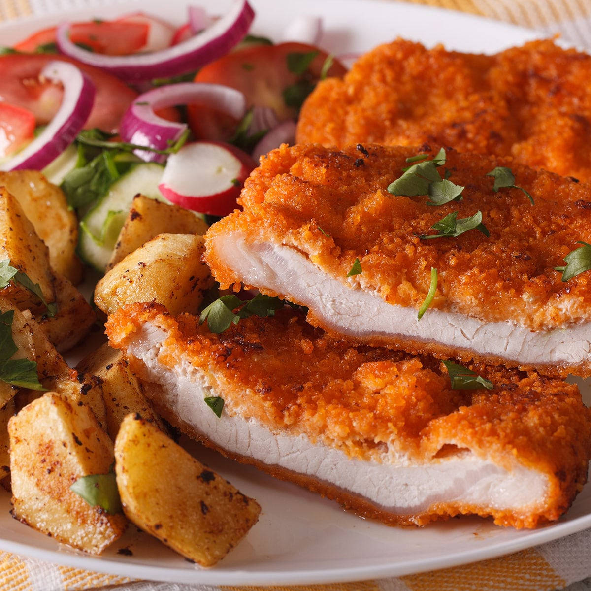 Delicious Traditional Wiener Schnitzel Served On Plate Wallpaper