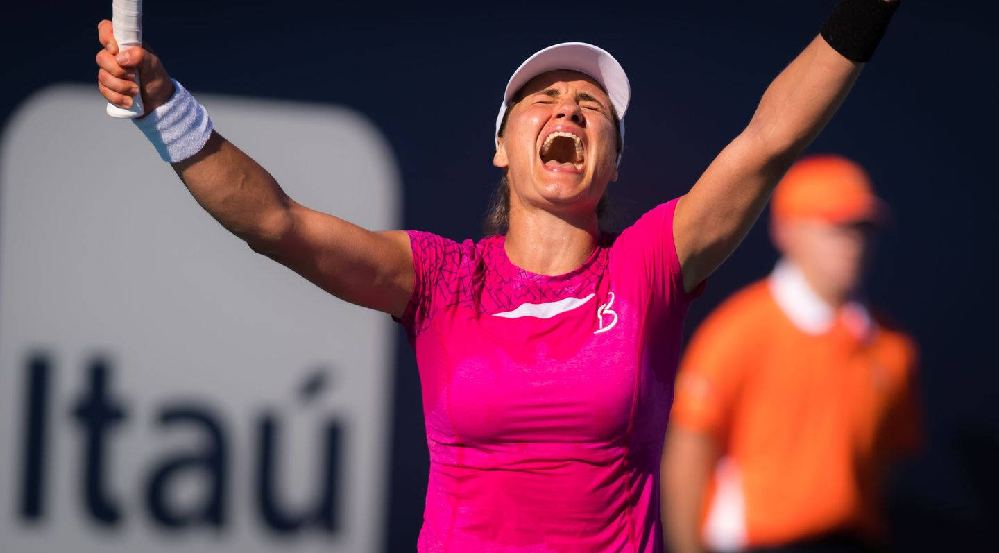 Determined Monica Niculescu Yelling During A High-intensity Match Wallpaper