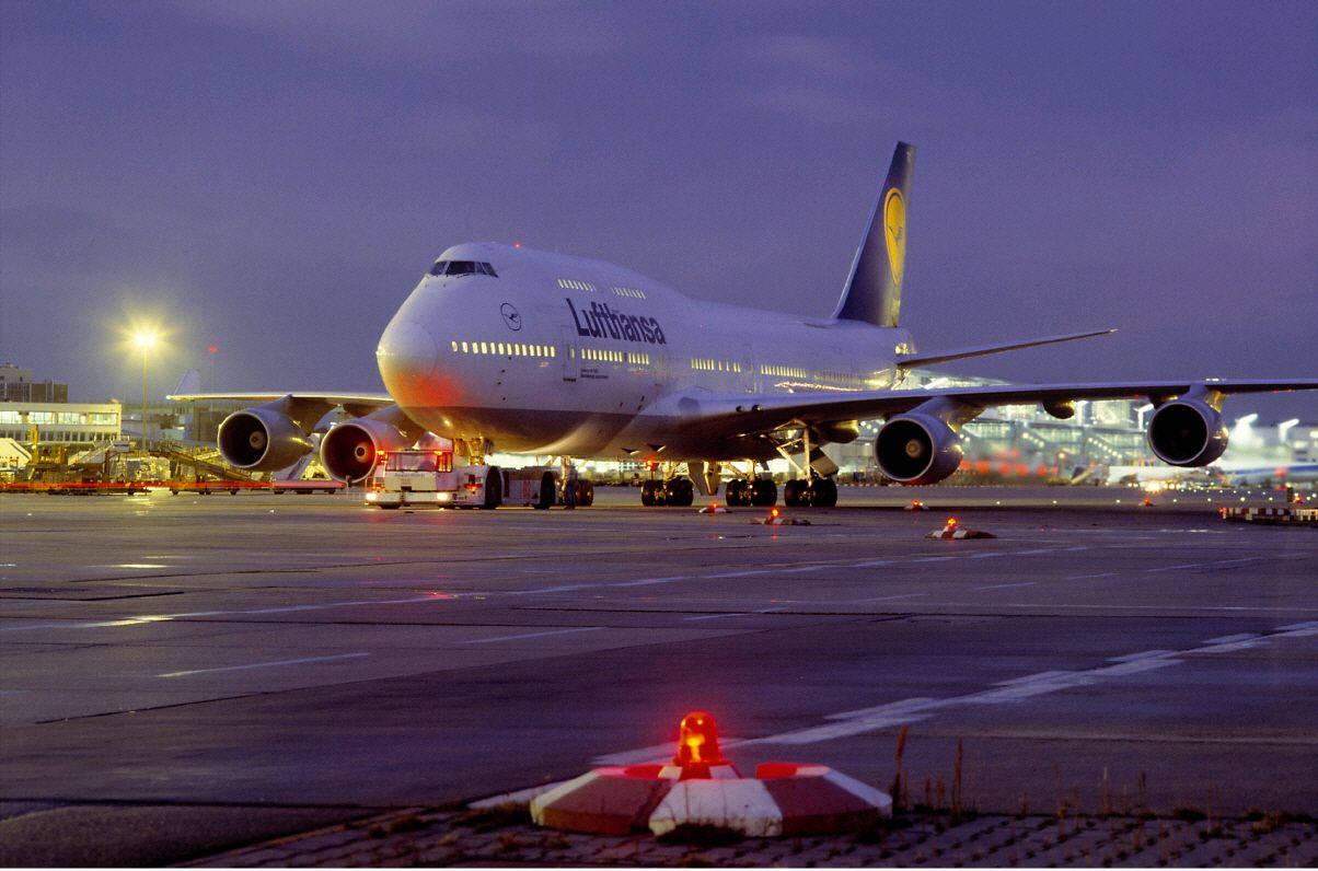 Deutsche Lufthansa Plane In Purple Twilight Wallpaper