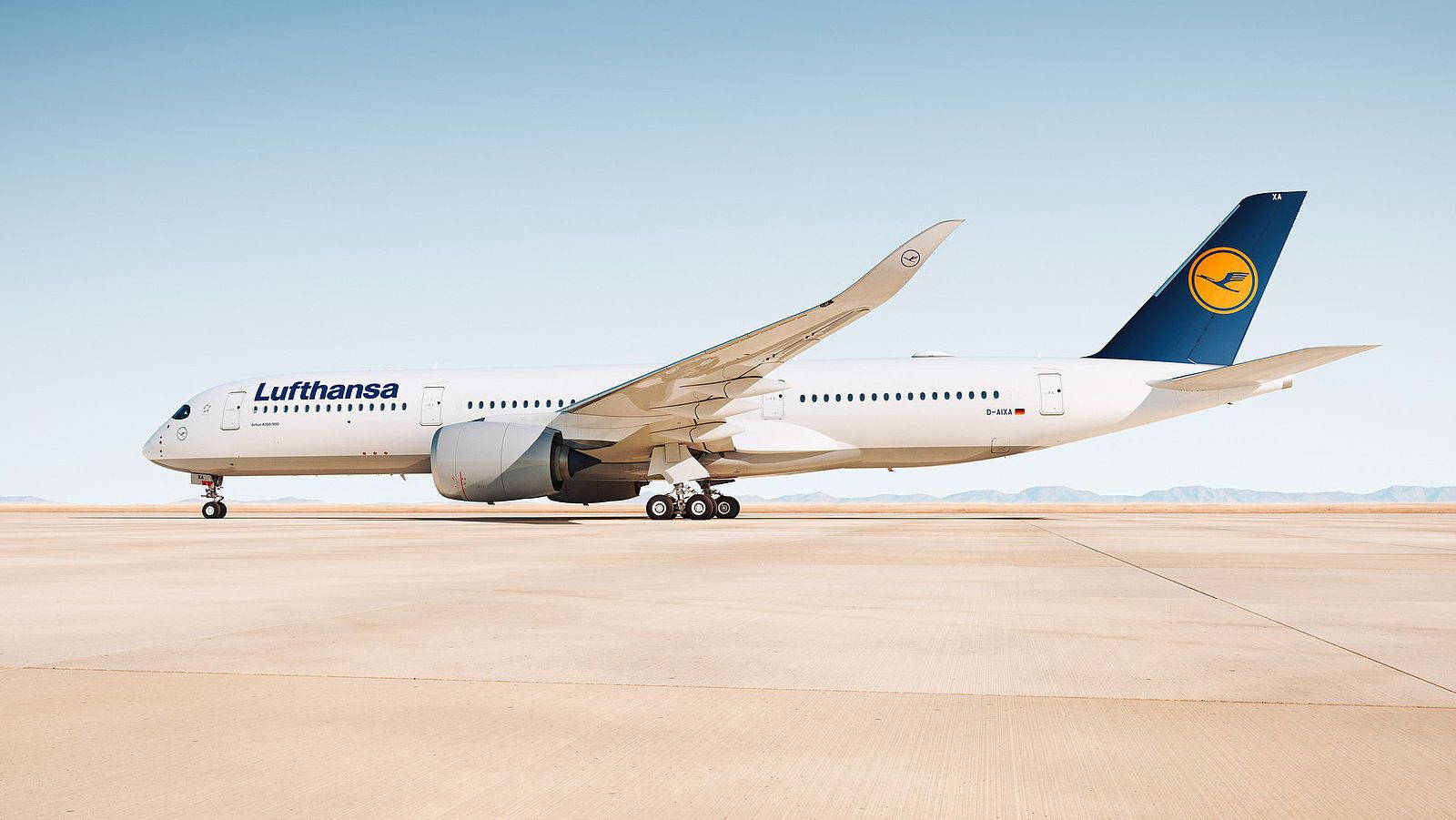 Deutsche Lufthansa Plane Under The Scorching Sun Wallpaper