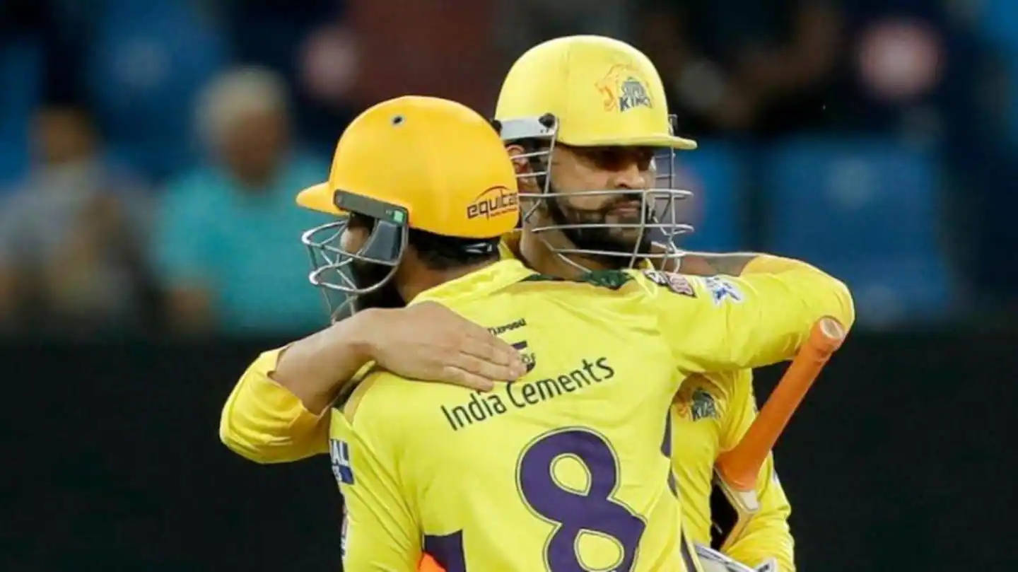 Dhoni 7 And Jadeja 8 Hug Together Wallpaper