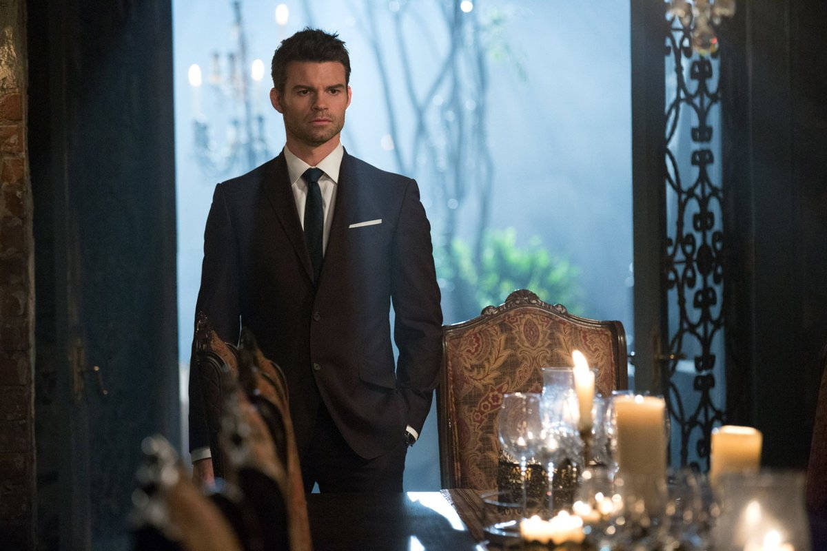 Dinner Elijah Mikaelson Wallpaper