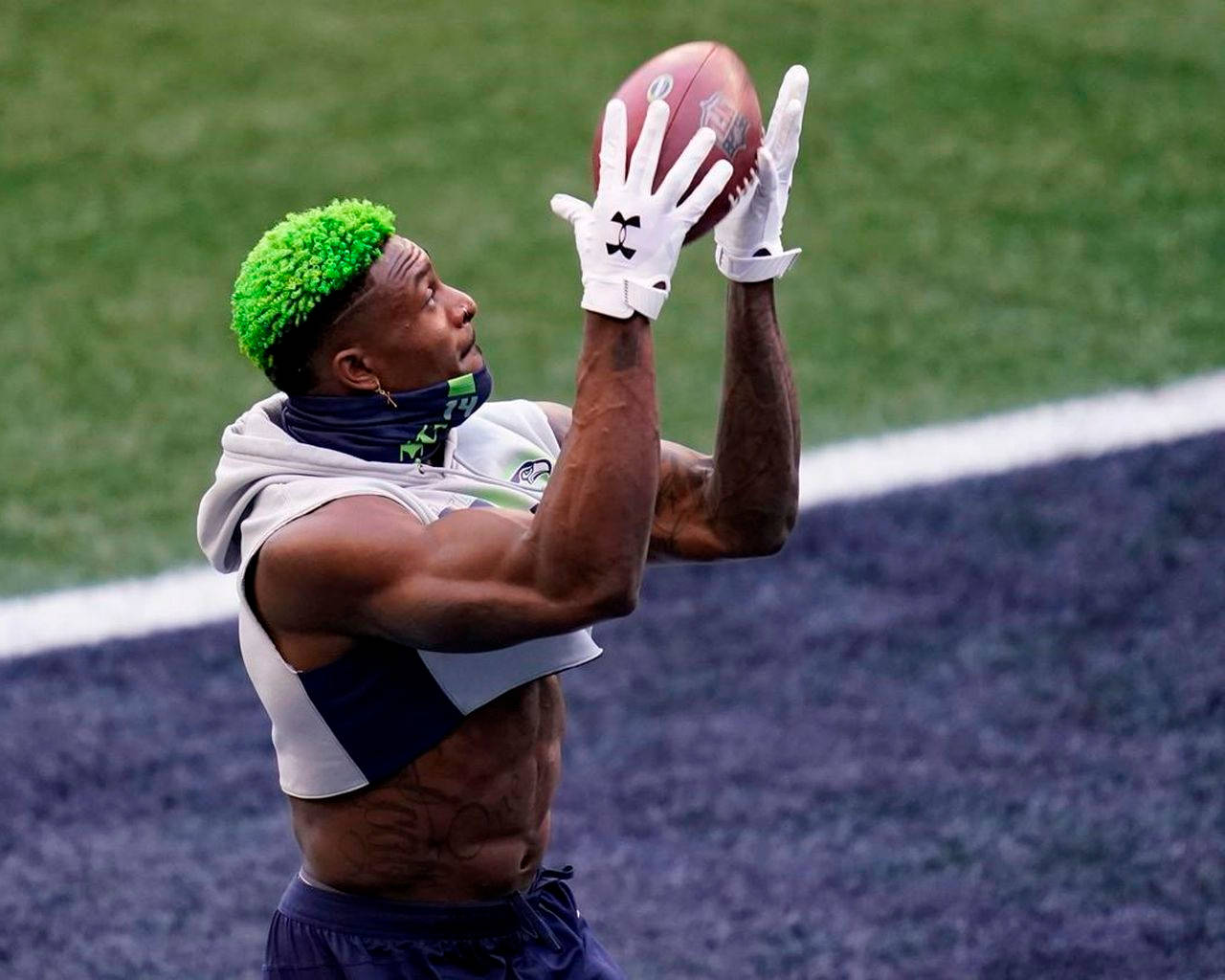 Dk Metcalf Practice Catch Wallpaper